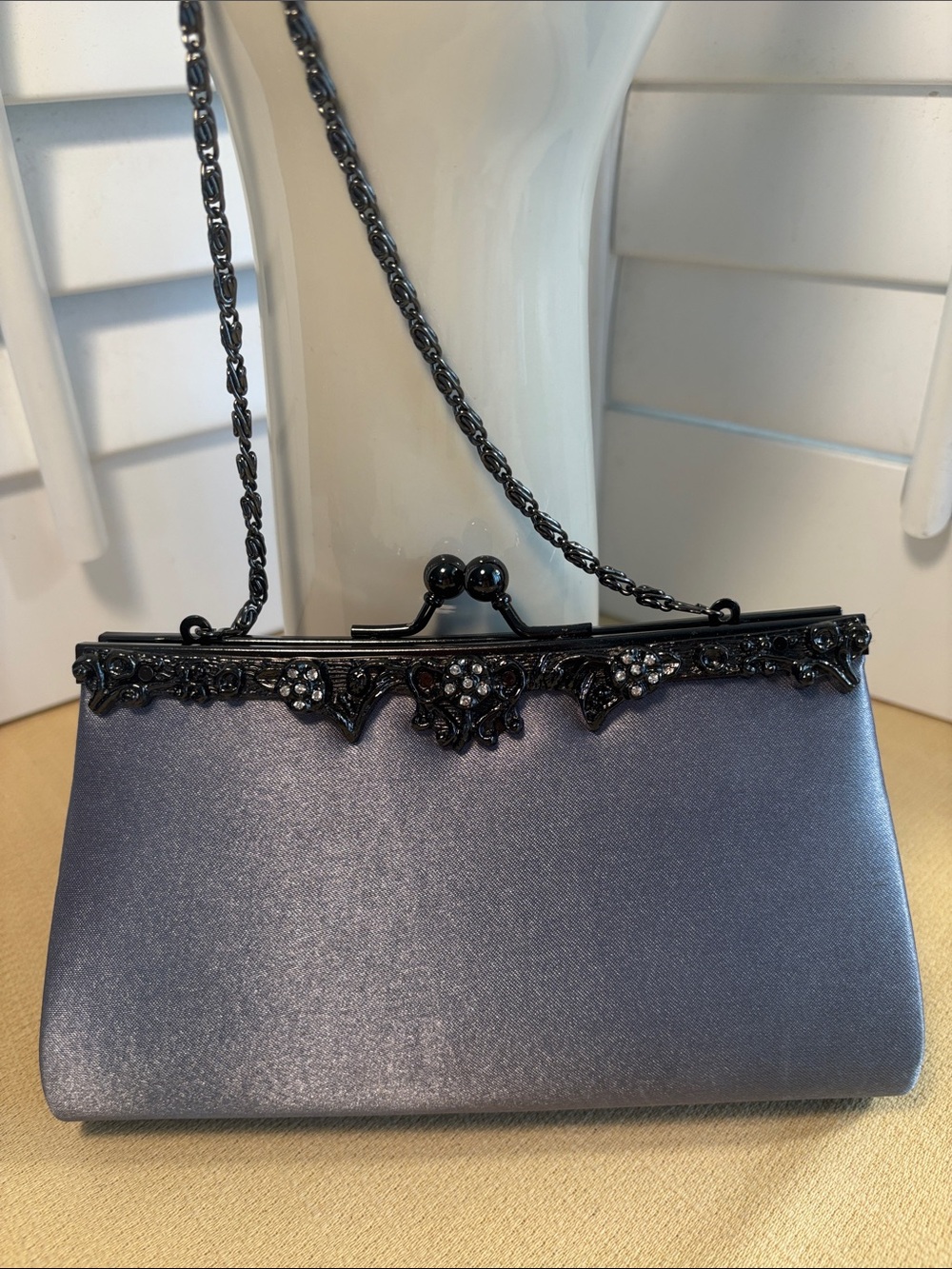 Vintage 90’s Jessica McClintock Crossbody Clutch Shiny Black Hardware & Kisslock